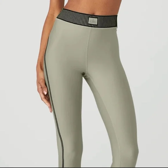 Alo High Waist Air Lift 7/8 Line Up Leggings in Limestone Size Small - Picture 1 of 5
